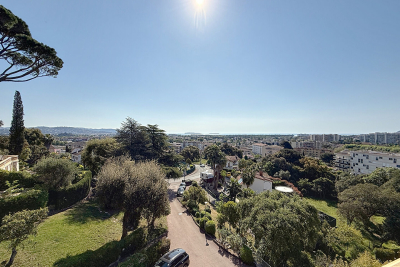 Appartement à vendre à MANDELIEU-LA-NAPOULE Grand'Piece-Les Plaines - 4 pièces - 120 m² 