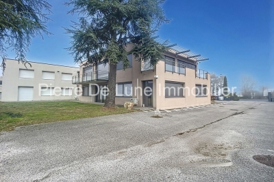 Commerce à louer à RILLIEUX LA PAPE   - 1156 m² 