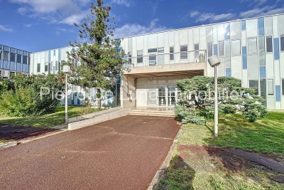 Commerce à louer à RILLIEUX LA PAPE   - 200 m² 