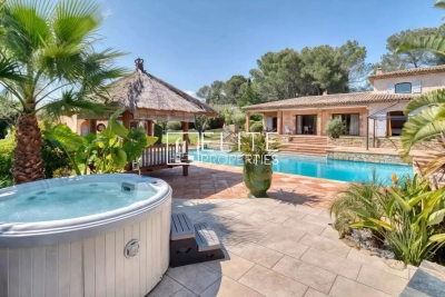 Maison &agrave; vendre &agrave; MOUANS-SARTOUX  - 8 pi&egrave;ces - 278 m&sup2; 