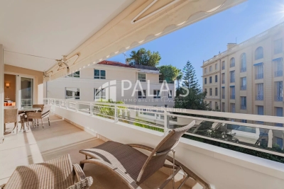 Apartment for sale in BEAULIEU-SUR-MER  - 3 rooms - 141 m&sup2; 
