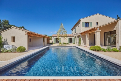 House for sale in ST-RÉMY-DE-PROVENCE  - 7 rooms - 350 m&sup2; 