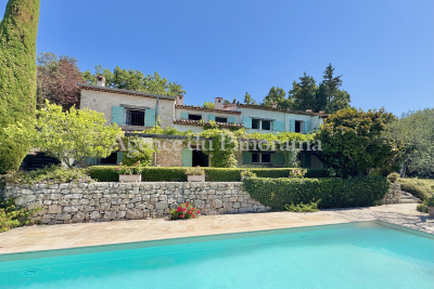 House for sale in ST-CÉZAIRE-SUR-SIAGNE  - 8 rooms - 245 m² 