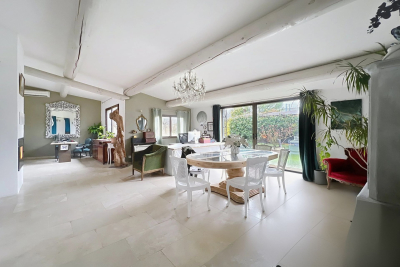 House for sale in APT  - 5 rooms - 170 m² 