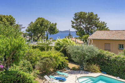 Maison à vendre à CARQUEIRANNE  - 5 pièces - 159 m² 