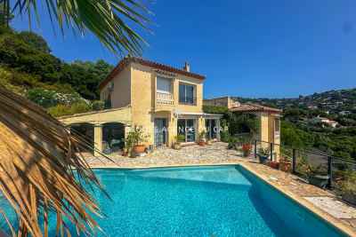 Maison à vendre à LES ISSAMBRES Flayosc - 7 pièces - 206 m² 