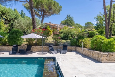 Maison à vendre à LA TOUR-D'AIGUES Montfavet Pericentre - 15 pièces - 212 m² 