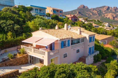 House for sale in ST-RAPHAËL  - 6 rooms - 212 m² 