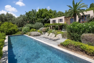 House for sale in CHATEAUNEUF-GRASSE Riviera - 7 rooms - 250 m&sup2; 