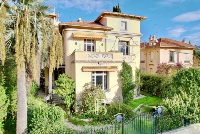 House for sale in CANNES  - 9 rooms - 270 m² 