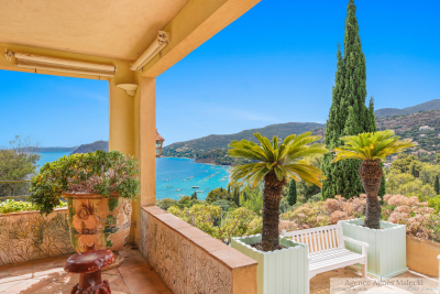 Maison à vendre à RAYOL-CANADEL-SUR-MER  - 10 pièces - 460 m² 