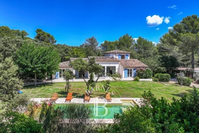 Maison à vendre à ST-MARC-JAUMEGARDE  - 7 pièces - 250 m² 