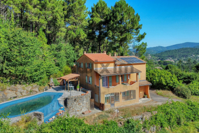 Maison à vendre à BRANOUX-LES-TAILLADES Caissargues - 6 pièces - 170 m² 