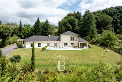 Maison à vendre à PAU  - 10 pièces - 306 m² 