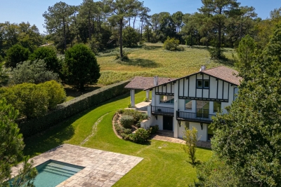 Maison à vendre à BASSUSSARRY  - 7 pièces - 565 m² 