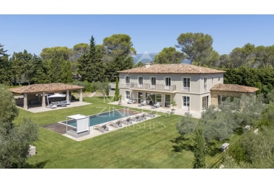 Maison à vendre à MOUGINS  - 8 pièces - 453 m² 