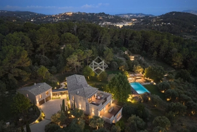 Maison à vendre à MOUGINS Rimiez - 9 pièces - 518 m² 