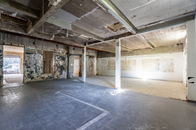 Commerce à vendre à MARSEILLE 6EME La Roque-d'Anthéron - 1 pièces - 192 m² 