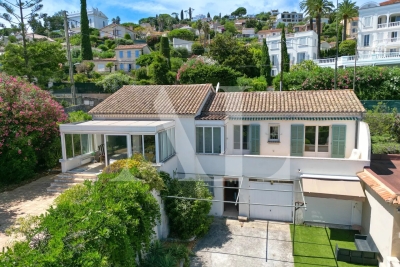 House for sale in GOLFE JUAN  - 4 rooms - 143 m² 