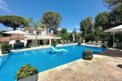 House for sale in MOUANS-SARTOUX  - 7 rooms - 220 m² 