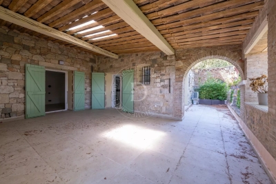 Appartement à vendre à St-Laurent-du-Var  - 5 pièces 152 m² 