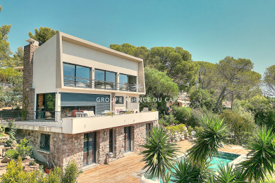 Maison à vendre à ST-RAPHAËL Peyron-Saint Sebastien - 9 pièces - 220 m² 