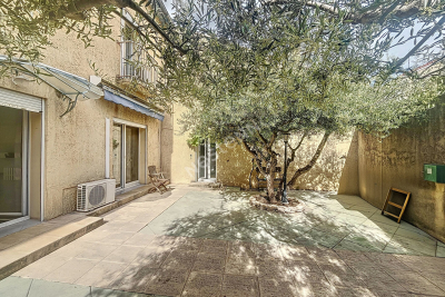 Maison à vendre à ST-RÉMY-DE-PROVENCE Le Village-L'Esperon - 6 pièces - 140 m² 