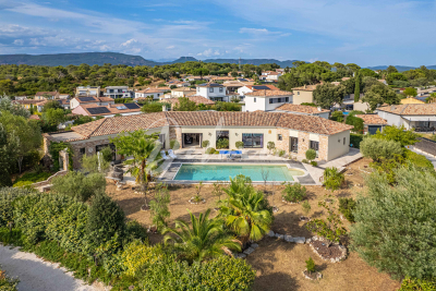 Maison à vendre à ROQUEBRUNE-SUR-ARGENS  - 5 pièces - 228 m² 