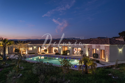 Maison &agrave; vendre &agrave; ROQUEBRUNE-SUR-ARGENS  - 5 pi&egrave;ces - 228 m&sup2; 