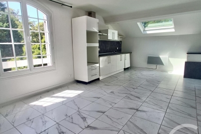 Appartement à louer à AMBARÈS-ET-LAGRAVE Saint-Exupery - 2 pièces - 56 m² 