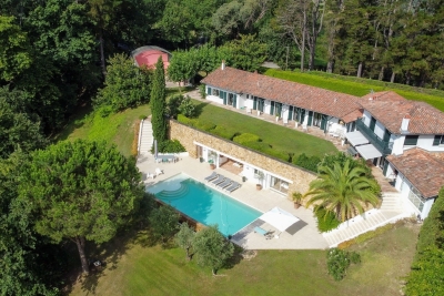 Maison à vendre à URRUGNE  - 9 pièces - 340 m² 