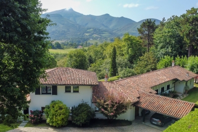 Maison &agrave; vendre &agrave; URRUGNE  - 9 pi&egrave;ces - 340 m&sup2; 