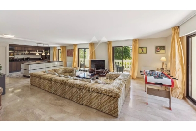Apartment for sale in MANDELIEU-LA-NAPOULE  - 5 rooms - 228 m² 