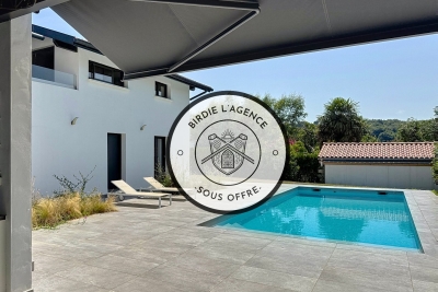 Maison à vendre à URRUGNE  - 8 pièces - 206 m² 