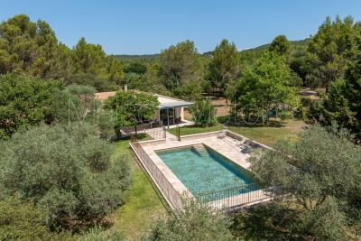 Maison à vendre à L'ISLE-SUR-LA-SORGUE Montfavet Pericentre - 5 pièces - 139 m² 