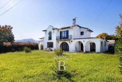 Maison &agrave; vendre &agrave; ST-JEAN-DE-LUZ  - 5 pi&egrave;ces - 215 m&sup2; 