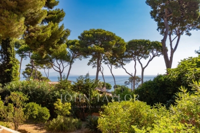 Maison à vendre à CAP D'ANTIBES   - 250 m² 