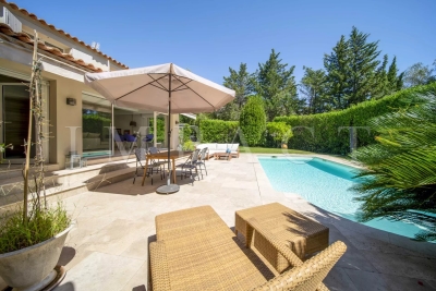 Maison à vendre à LE CANNET Bois Fleuri-Chevre d'Or-Saint Philippe - 6 pièces - 220 m² 