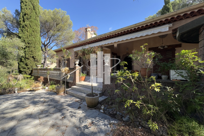 Maison à vendre à ST-RAPHAËL Peyron-Saint Sebastien - 5 pièces - 205 m² 