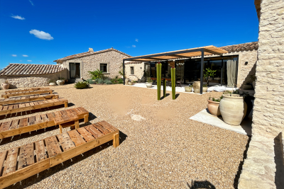 Maison à vendre à GORDES Montfavet Pericentre - 5 pièces - 175 m² 