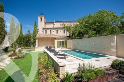 House for sale in EYGALIÈRES Farges-Perier - 7 rooms - 339 m² 