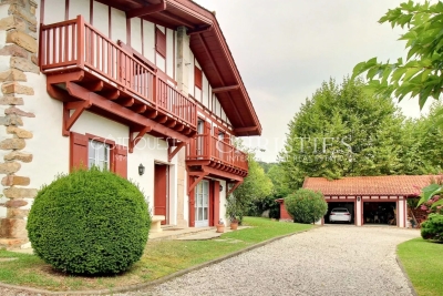 Maison à vendre à ASCAIN  - 8 pièces - 305 m² 