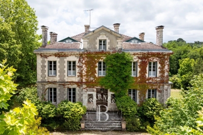 Maison à vendre à ST-JULIEN-EN-BORN  - 11 pièces - 580 m² 