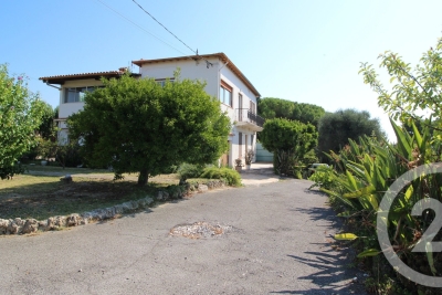 Maison à vendre à CAGNES-SUR-MER  - 12 pièces - 295 m² 