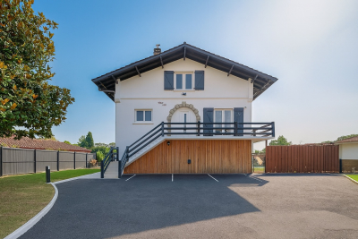 Maison à vendre à ST-MARTIN-DE-SEIGNANX  - 9 pièces - 300 m² 