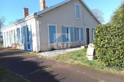 Maison à vendre à LES MATHES Port-d'Envaux - 7 pièces - 160 m² 