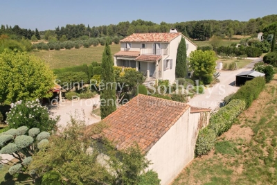 Maison &agrave; vendre &agrave; FONTVIEILLE  - 8 pi&egrave;ces - 210 m&sup2; 