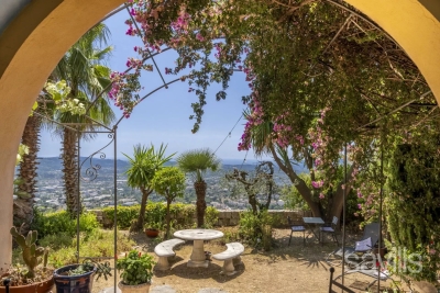 Maison à vendre à GRASSE  - 10 pièces - 322 m² 