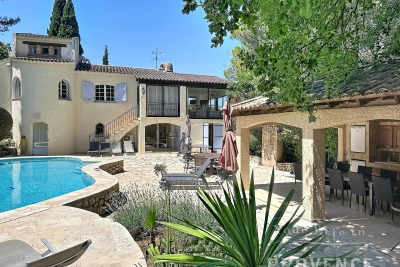 Maison &agrave; vendre &agrave; LORGUES  - 9 pi&egrave;ces - 230 m&sup2; 