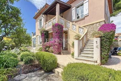 Maison à vendre à GOLFE JUAN  - 6 pièces - 158 m² 